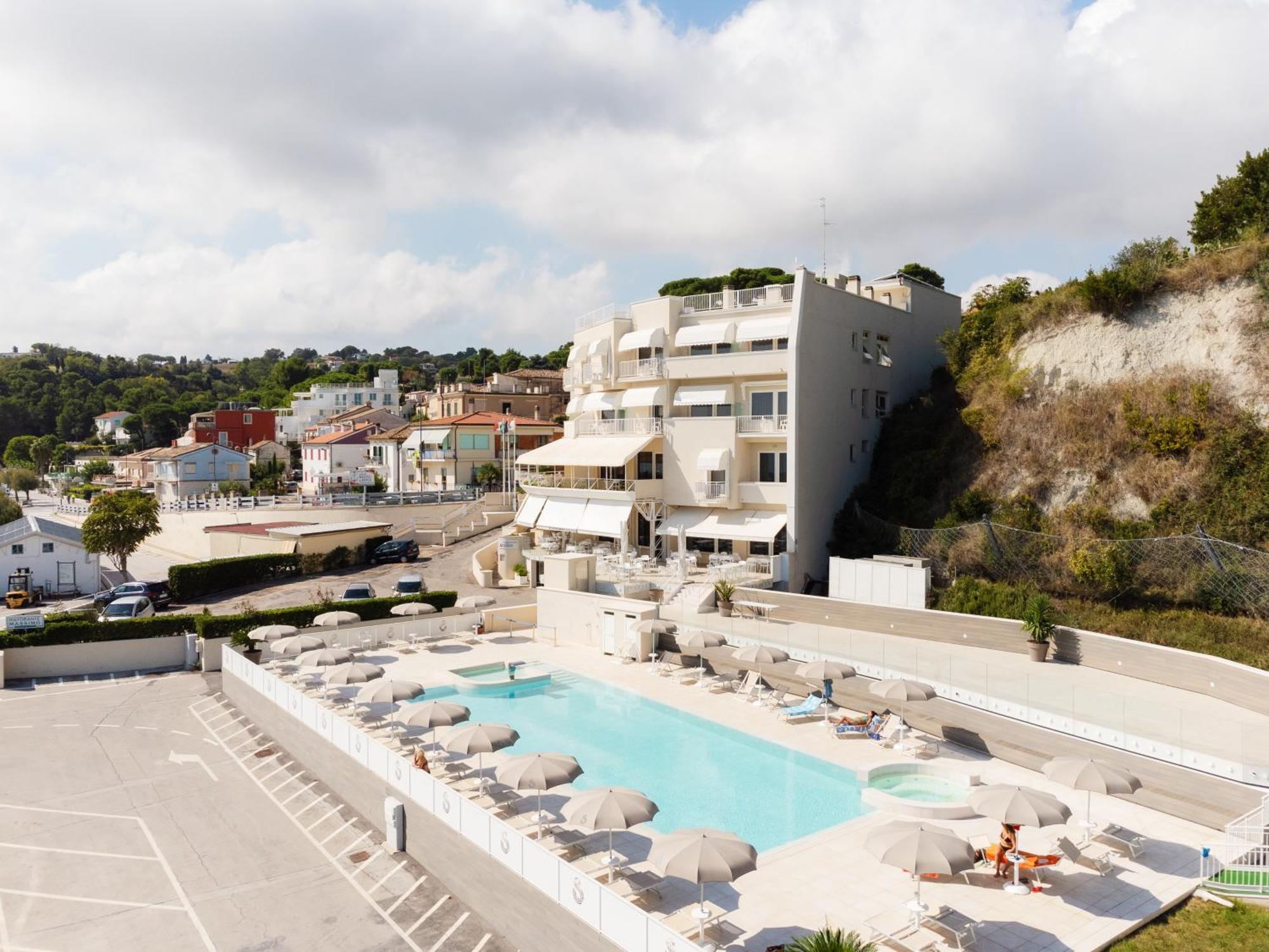 Hotel Scogliera Numana Esterno foto